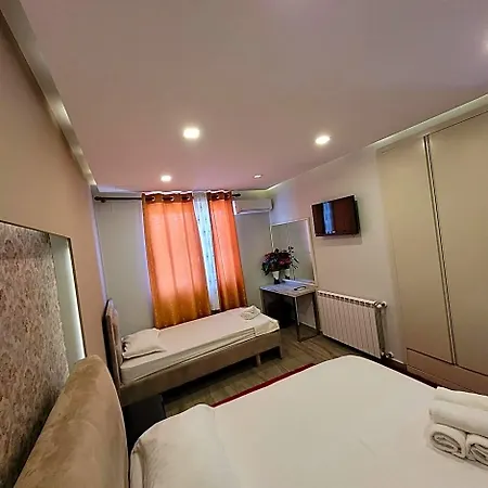 Erandi מלון 2*